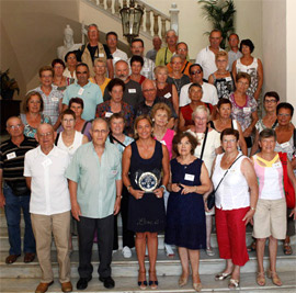Senderistas franceses visitan el Ayuntamiento de Castellón