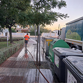 Benicàssim refuerza las labores de limpieza en todo el casco urbano