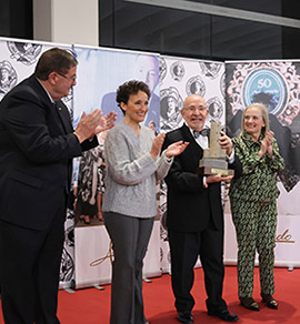 Onda reconoce a Amado Ortells con el Seny Onder 2025 por llevar el nombre de la ciudad a la alta costura internacional