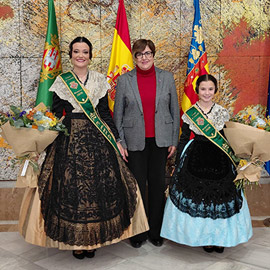 García Valls recibe a las reinas de las fiestas de la Magdalena 2026, Clara Sanz y Ana Colón