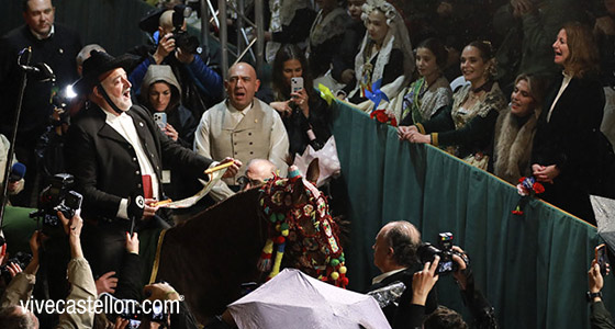El pregonero Manuel Torada canta el Pregó en el inicio de la Magdalena