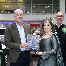 Tradiciones y vanguardia se unen en la visita de Na Violant a Lexus Castellón