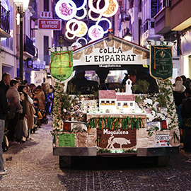 Pasacalle de las collas participantes en el homenaje a la Dolçaina y el Tabal