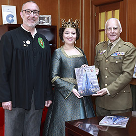 Na Violant de Hungría y els Cavallers de la Conquesta visitan la Subdelegación de Defensa en Castellón