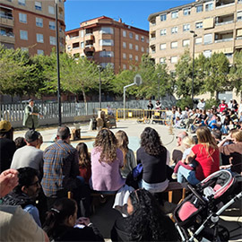 La magia de ´´Grau de Circ´´ abarrota el distrito marítimo de público familiar