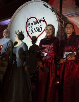 La presidenta de la Diputación Marta Barrachina participa en el emotivo acto de la Rompida de la Hora de Almassora