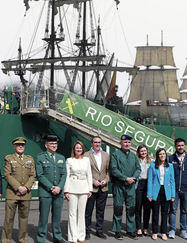 Visita oficial a las embarcaciones Vera Cruz y a la patrullera de la Guardia Civil Río Segura