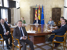Marta Barrachina analiza junto al president de la Generalitat y ASCER la situación del sector del azulejo en la Comunitat