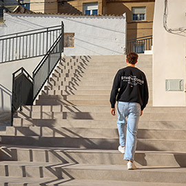 Onda Bonica suma a su catálogo las nuevas escaleras en el barrio El Castillo tras derruir el antiguo transformador