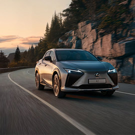 El nuevo Lexus RZ se suma al programa Auto+ para acelerar la movilidad eléctrica