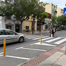 Benicàssim instala captafaros solares para aumentar la visibilidad y seguridad en los pasos de peatones