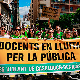 Concentración del sector educativo ante la sede de la delegación del Consell en Castellón