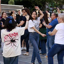 La Plaza Mayor vuelve a bailar al ritmo de la tradición con el Ball Perdut