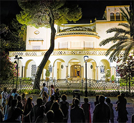 Benicàssim pone en valor su patrimonio con nueva iluminación en la fachada de su emblemático Palacete Municipal de Villa Elisa