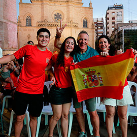 La Plaza Mayor vibra con la victoria de la selección española de fútbol