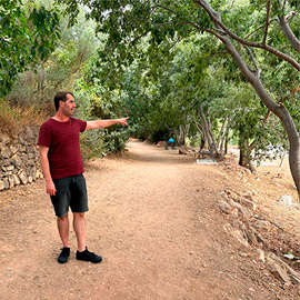 L´Ajuntament de la Vall d´Uixó millora l'espai climàtic verd de la senda de Quistel amb la instal·lació de bancs i taules