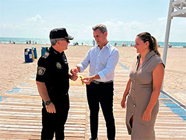 Las pulseras identificativas para menores ya pueden recogerse también en los chiringuitos de las playas de Castellón