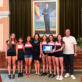 Castellón reconoce los éxitos nacionales de los deportistas del Club Natación Azahar Sincro