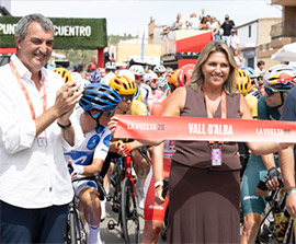 Marta Barrachina participa en el corte de cinta del inicio de la séptima etapa que ha tenido lugar en Vall d´Alba
