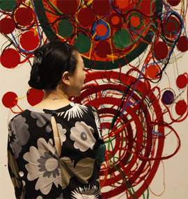 Impresionante exposición de Atsuko Tanaka