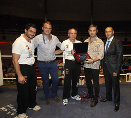 El mundo del boxeo reconoce la labor de Higinio Mateu por la moda en Castellón.