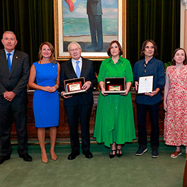 La Acadèmia Valenciana de la Llengua y Mateu Rodrigo Lizondo reciben los premios Valencià de l´Any en Castellón