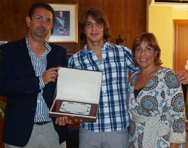 El Ayuntamiento de Benicàssim homenajea a Roberto Merhi