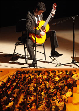 Pedro Navarro cautiva con su guitarra al público castellonense.