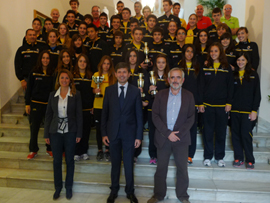 El Ayuntamiento de Castellón recibe al club de atletismo junior ‘Playas de Castellón’
