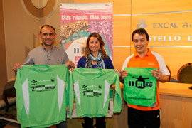 La concejala de Deportes presenta la camiseta oficial del II Maratón Internacional “Ciudad de Castellón”