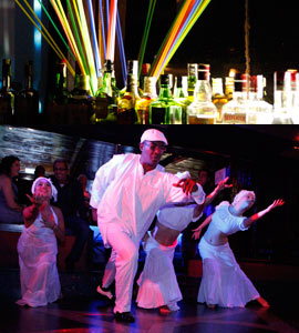 Todo el ambiente latino en la fiesta del disco pub El Ancla