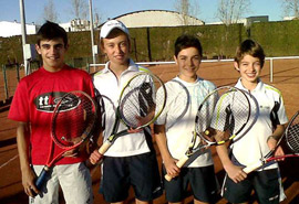 El equipo infantil de tenis prosigue su andadura en el regional