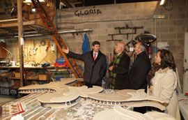 El Alcalde de Castellón, visita el Almacén de Gaiatas que se ha reabierto para que las comisiones sigan trabajando
