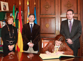 Reunión en el Ayuntamiento de Castellón del Alcalde Alfonso Bataller con la delegada del Gobierno en la Comunidad Valenciana, Paula Sánchez de León