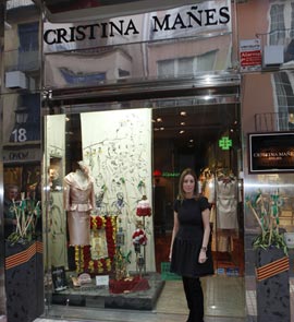 El escaparate de Cristina Mañes se viste de Magdalena
