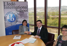 Firma  convenio cooperación social, científica y cultural  entre Lledó I.S. y la fundación Borja Sánchez
