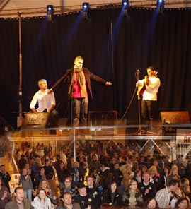 Divertida noche de sevillanas, rumbitas y baladas flamencas en la colla del Rei Barbut