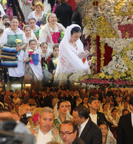 Ofrenda de flores a la Mare de Déu del Lledó. Amplio reportaje fotográfico