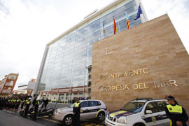 El presidente de la Generalitat inaugura el nuevo edificio del ayuntamiento de Oropesa