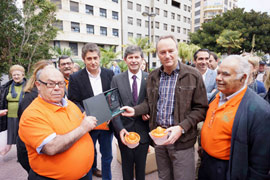 El Mercat de la Taronja de Castelló  homenajea a Alberto Fabra como impulsor del esta iniciativa
