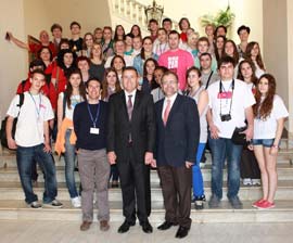 Vicent Sales recibe a los alumnos del programa Comenius ‘Add Health to Live’