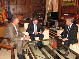 Visita del cónsul de Japón en Barcelona al alcalde de Castellón