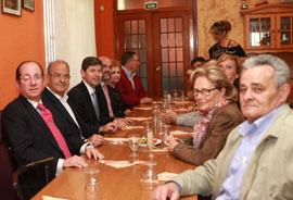 Alfonso Bataller con la Asociación de Vecinos Perpetuo Socorro