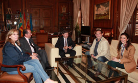 Reunión del Alcalde de Castellón, Alfonso Bataller con Asociación de Familiares de Alzheimer (AFA)