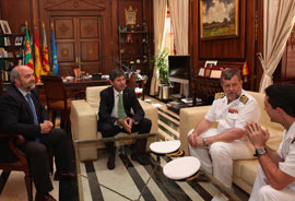 El capitán de la Comandancia Naval de Valencia visita al alcalde de Castellón