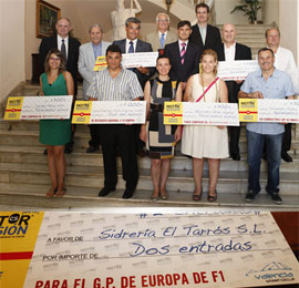 Motorocasión entrega los premios a los agraciados