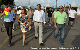 Las autoridades visitan el recinto del Rototom 2012