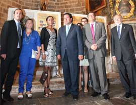 La consellera Lola Johnson y el presidente de la Diputación, Javier Moliner, visitan el altar del Carmen