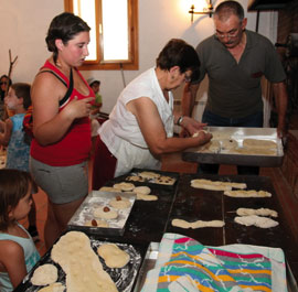 Las fiestas de Todolella permiten encender el horno para todo el pueblo