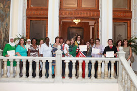 Entrega de diplomas a las 15 mujeres participantes en las Aulas de Formación Familiar